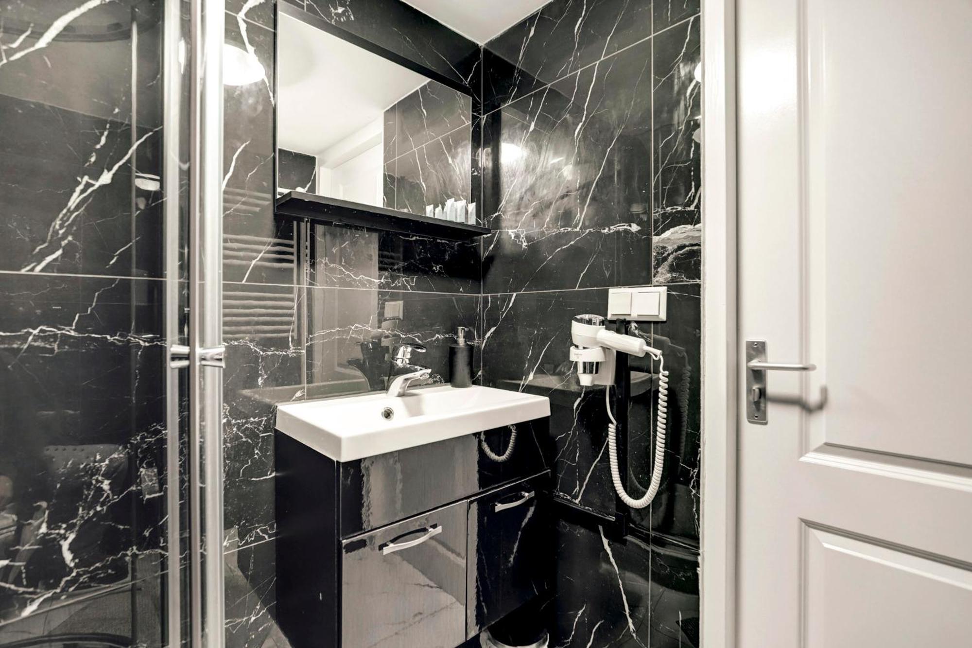 Hotel Buren Buren  Zewnętrze zdjęcie